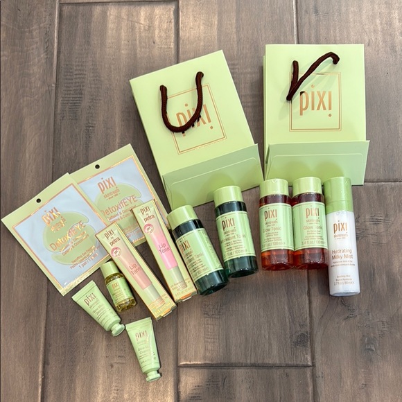 Pixi Other - Pixi Skincare Collection in Green and Pink
